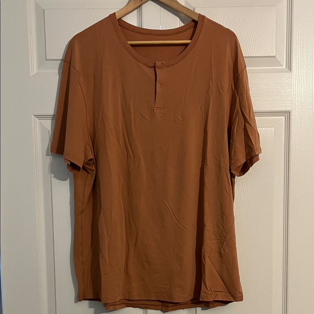 lululemon athletica Men's Tan Short Sleeve Tee